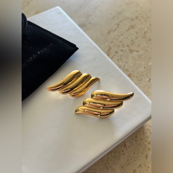 Heaven Mayhem wing gold earrings - Picture 6 of 7